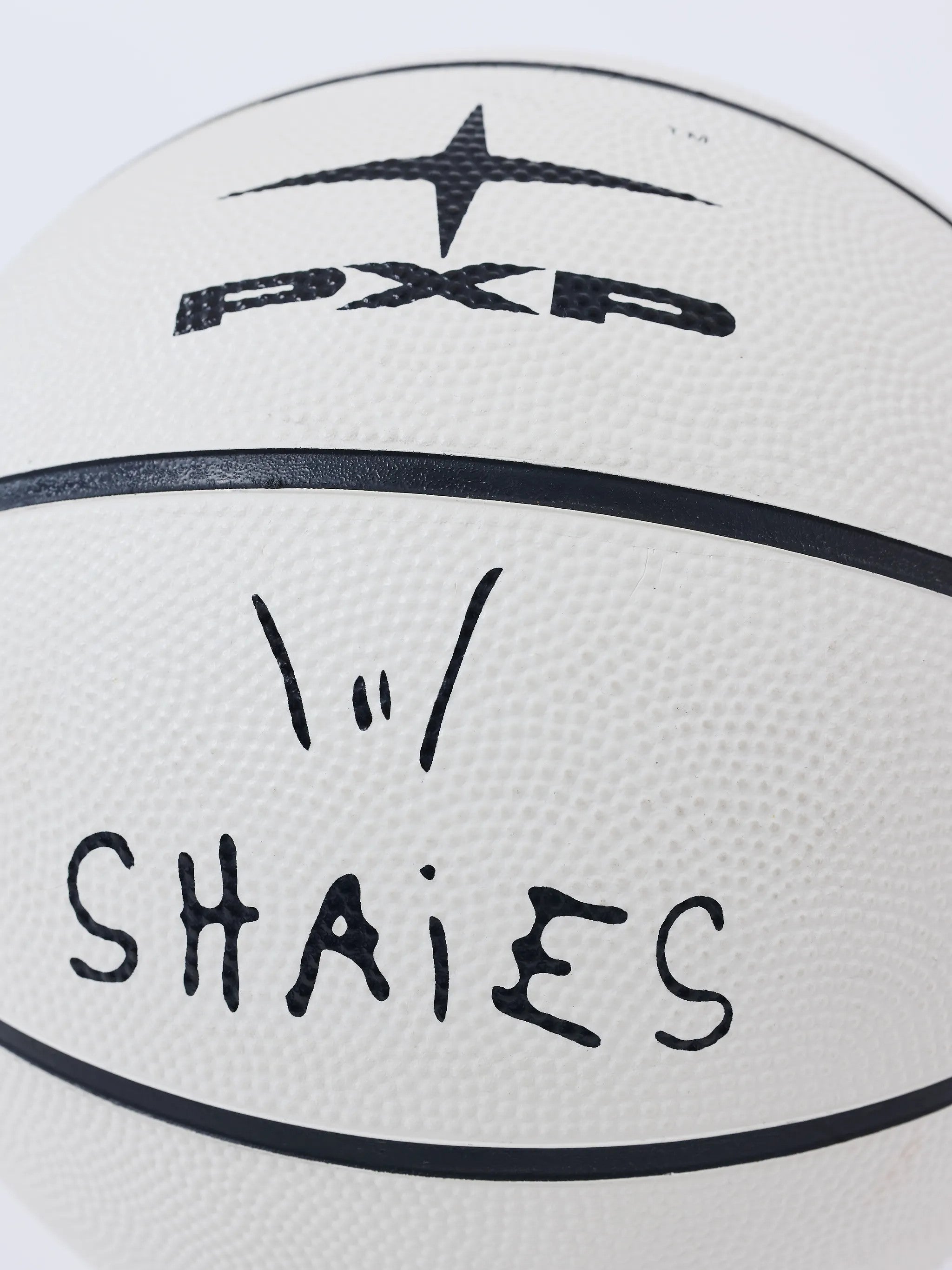 Ballon de basket PXP x SHAIES