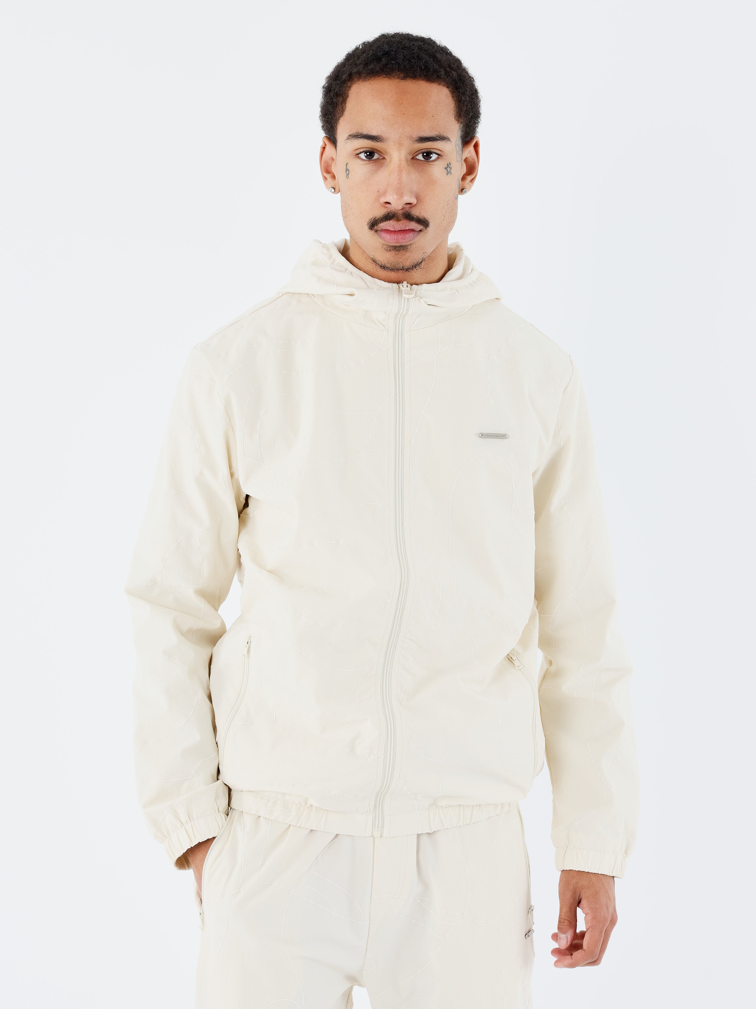 Coupe vent a détails brodé