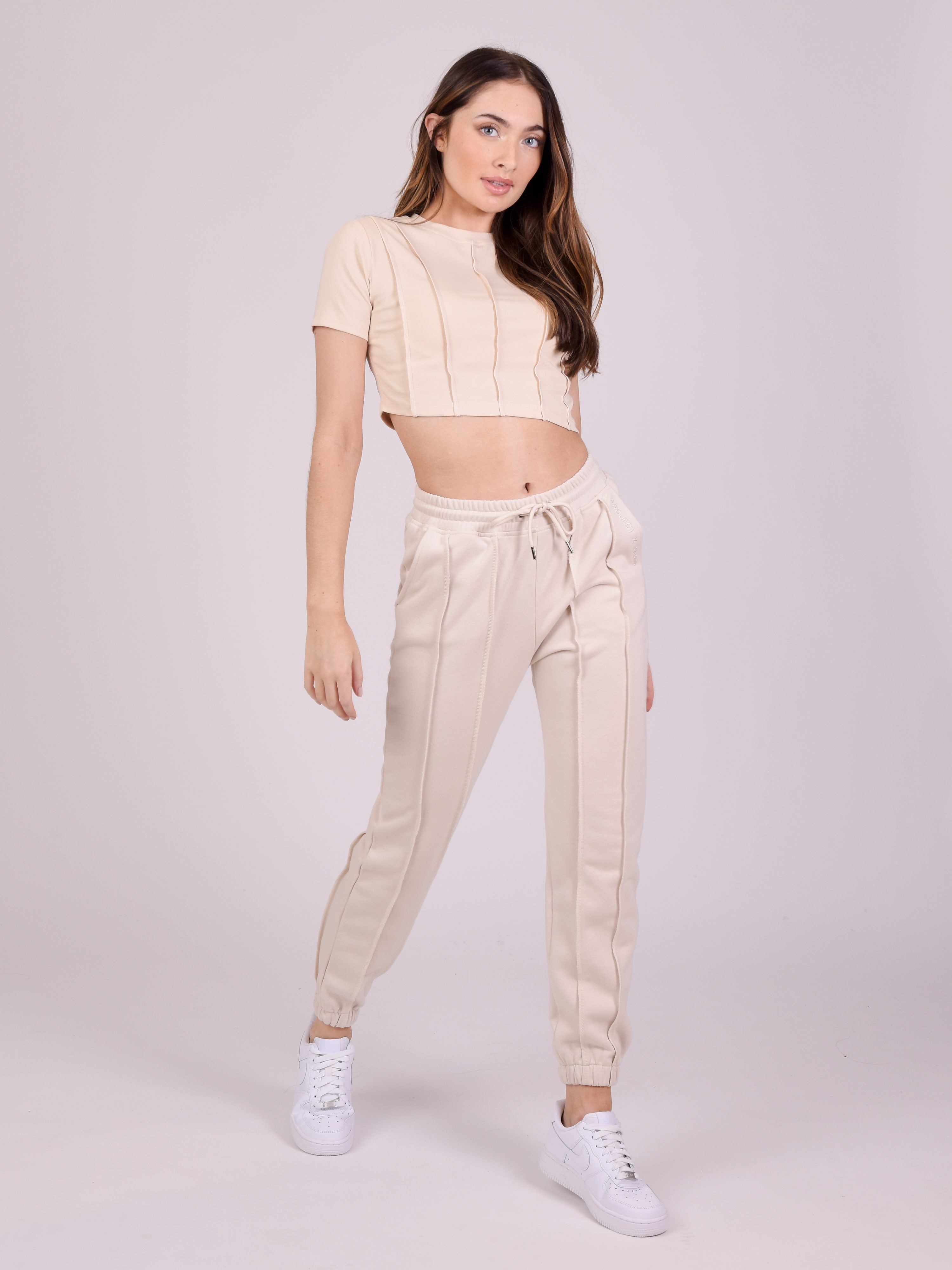 Bas de jogging avec bords surfilés