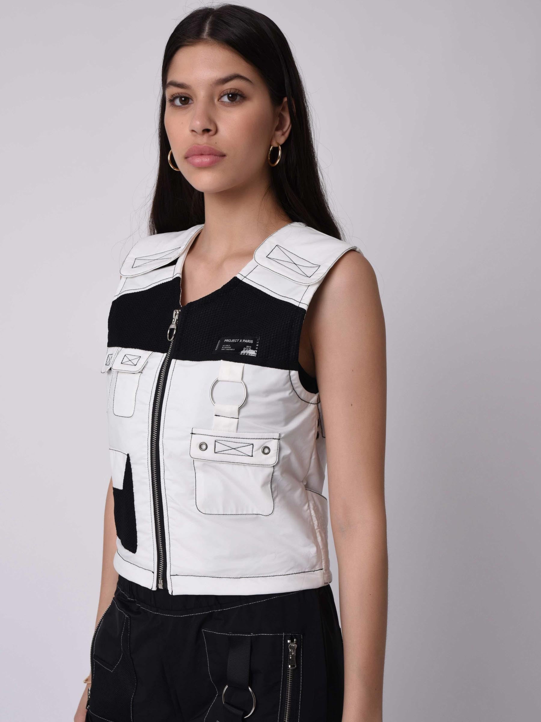 Gilet sans manches utility coutures contrastées empiècement mesh