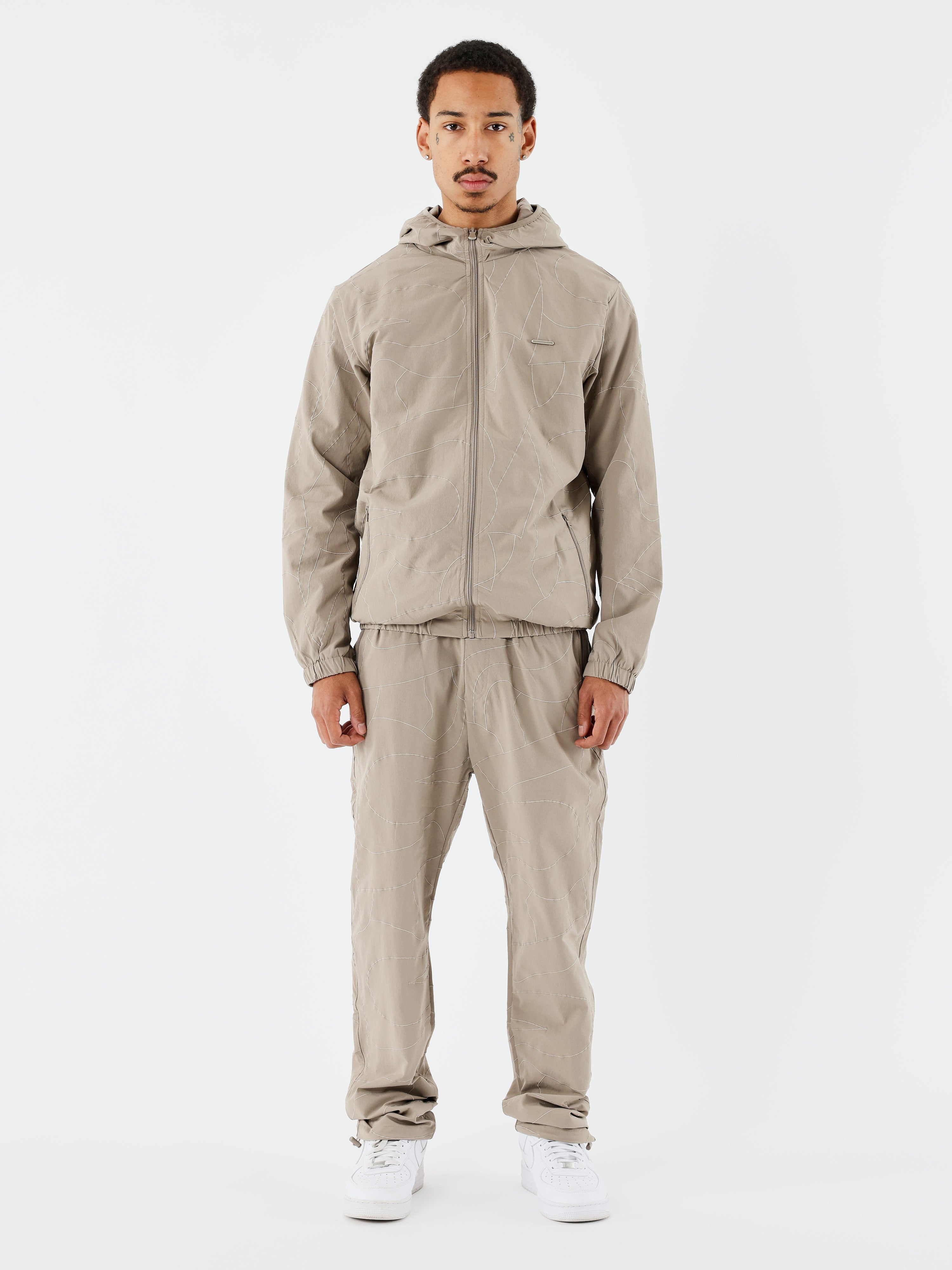 Pantalon a détails brodé