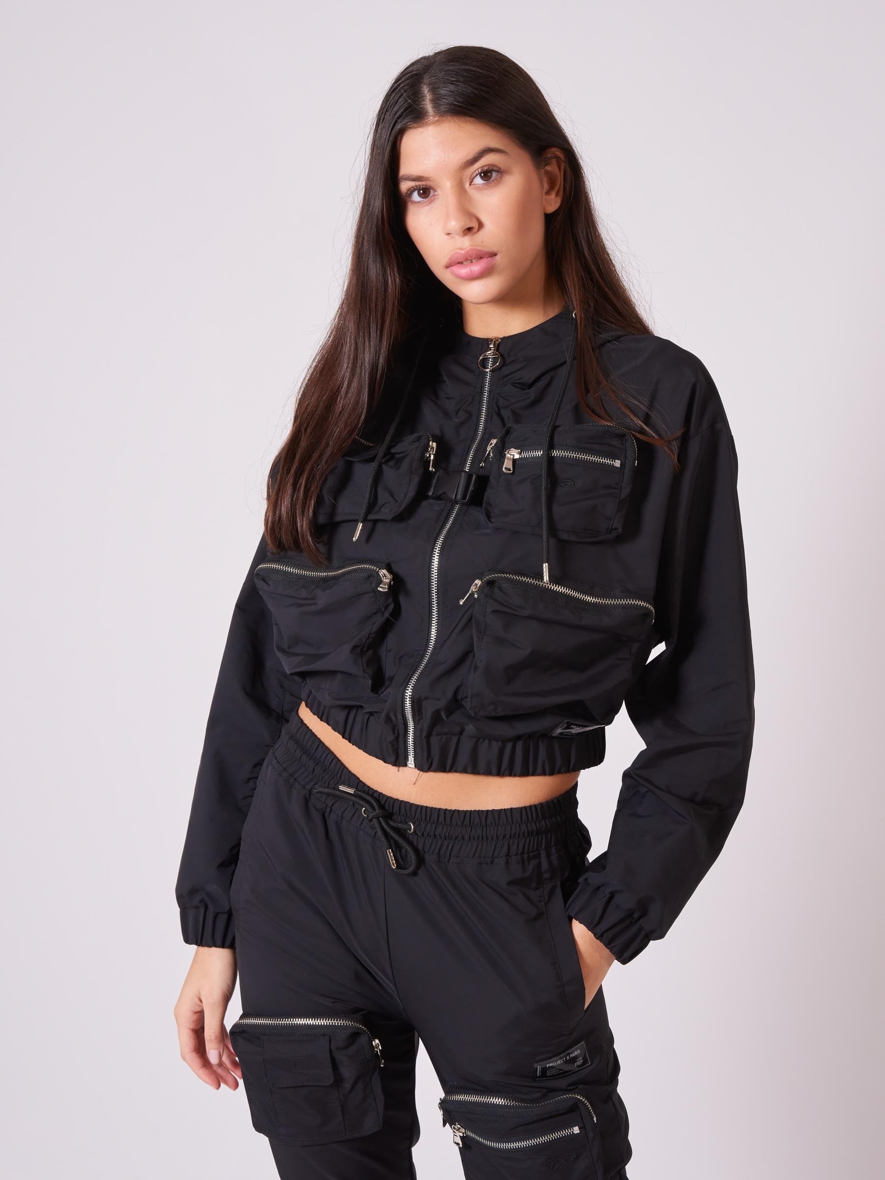 Veste capuche poches relief