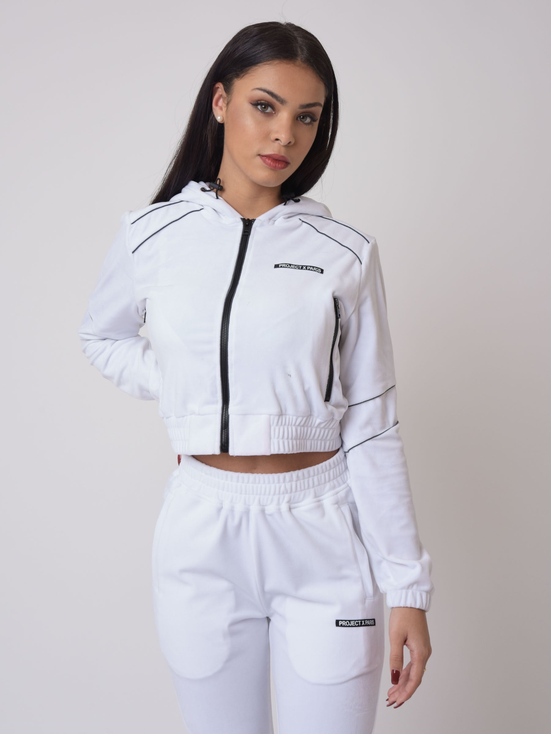 Veste velvet à capuche avec pipings contrastés