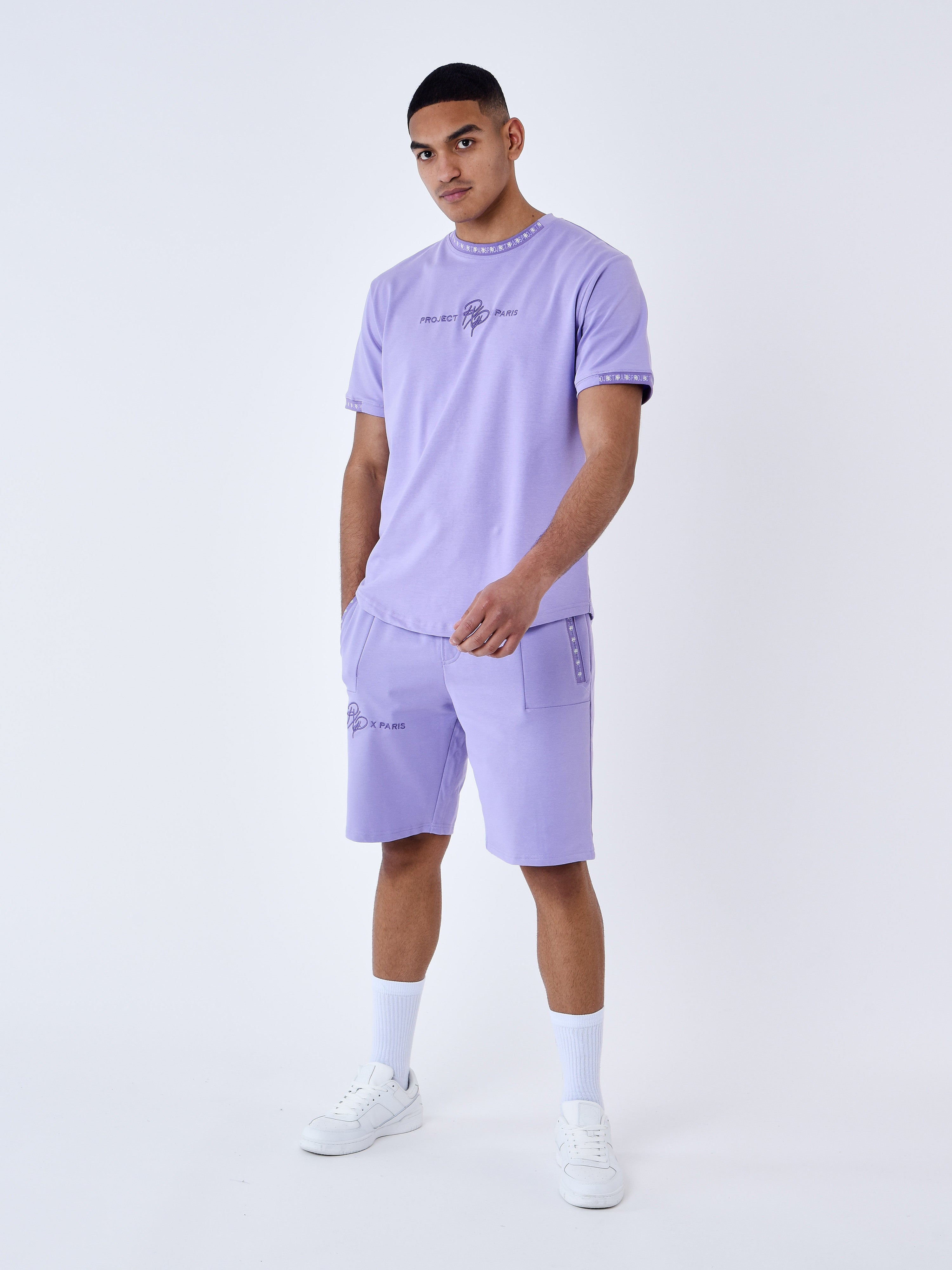 Short uni avec bande logo