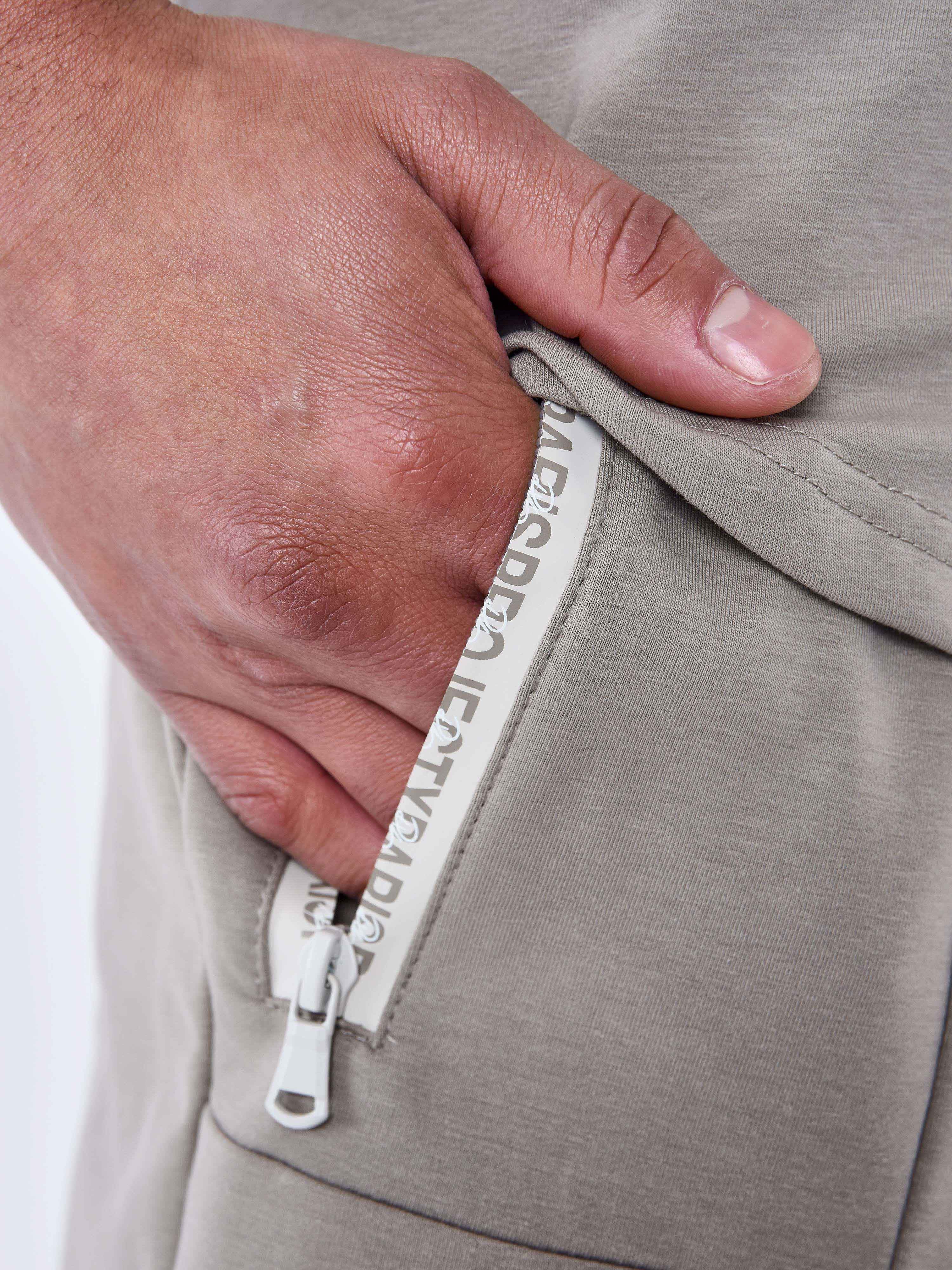 Short uni avec bande logo