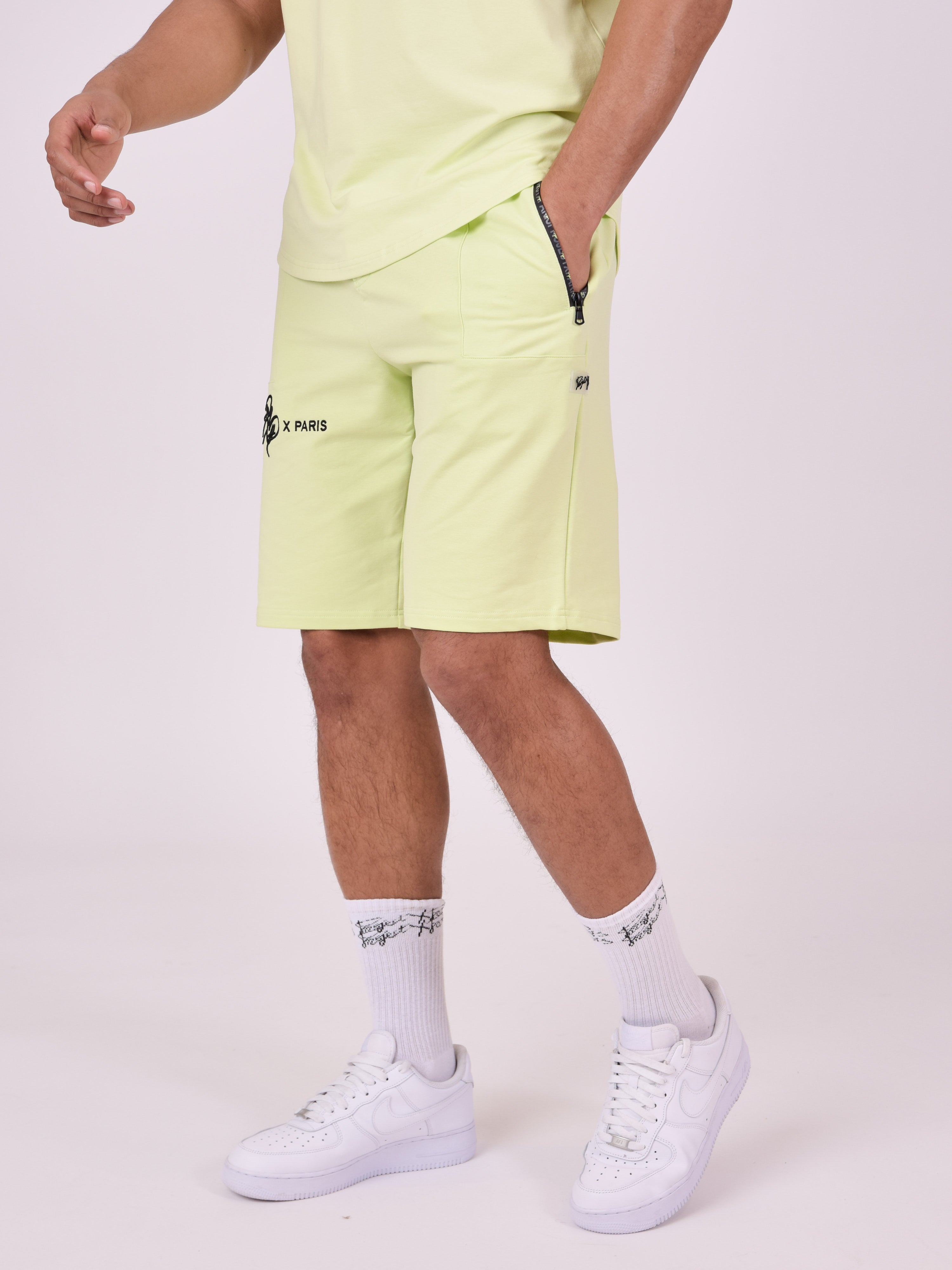 Short uni avec bande logo