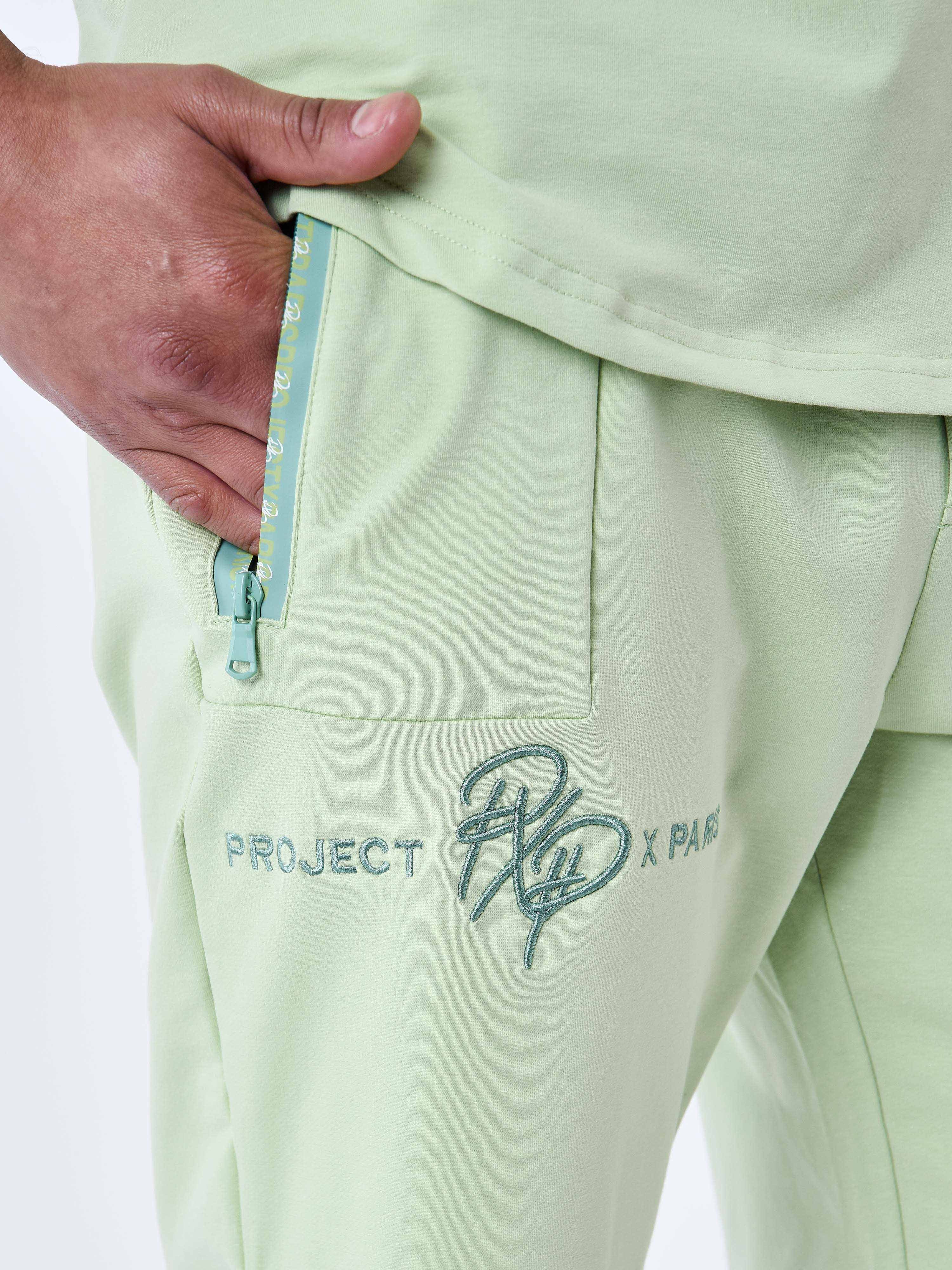 Short uni avec bande logo