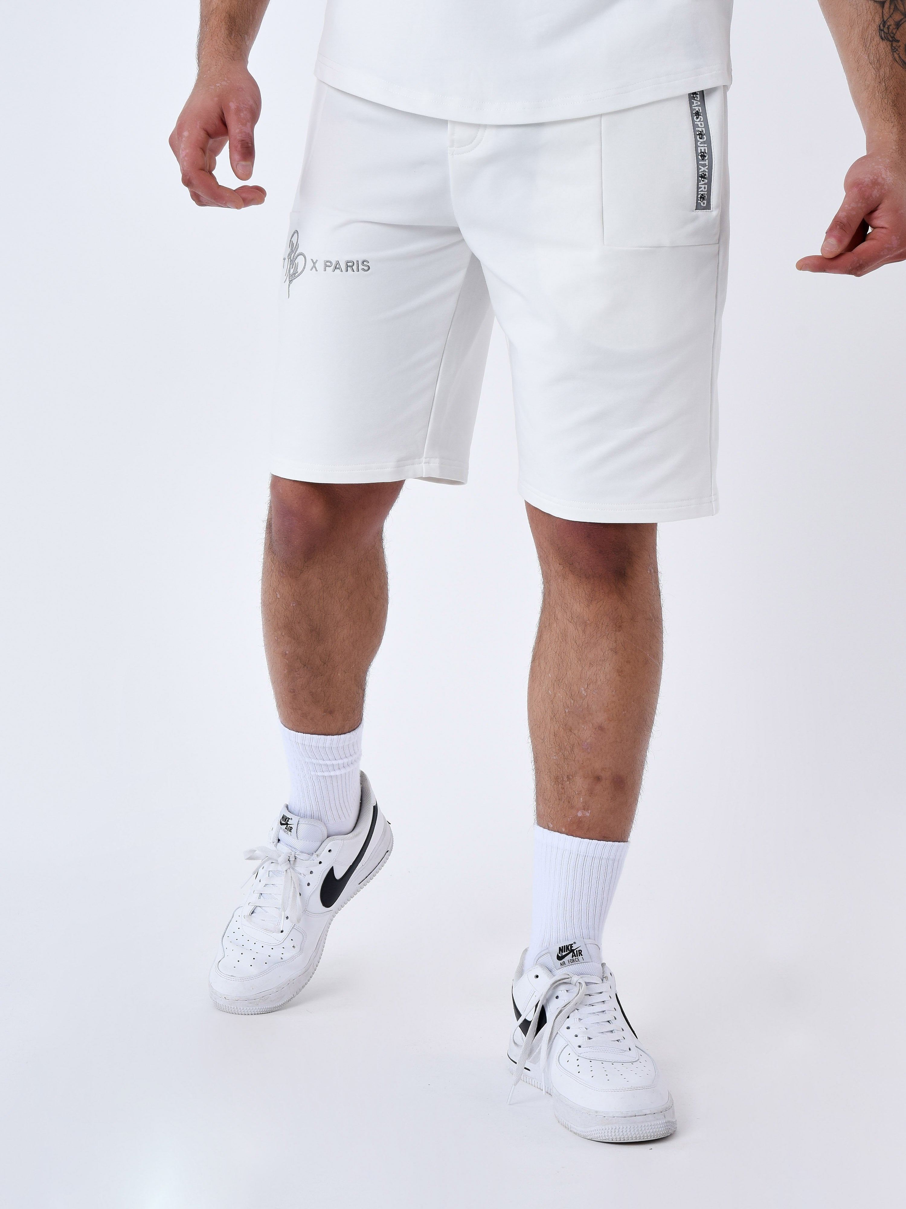 Short uni avec bande logo