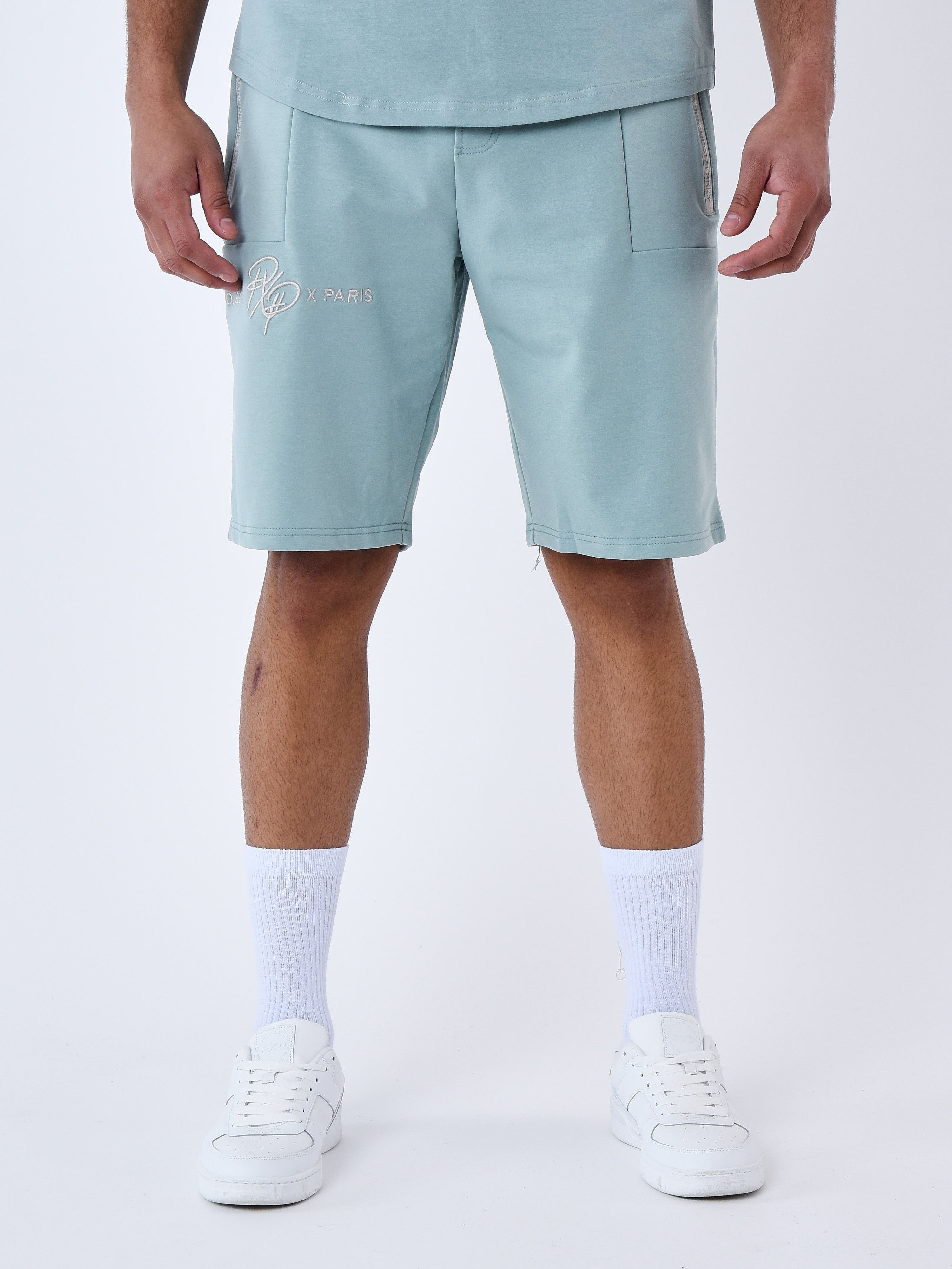 Short uni avec bande logo