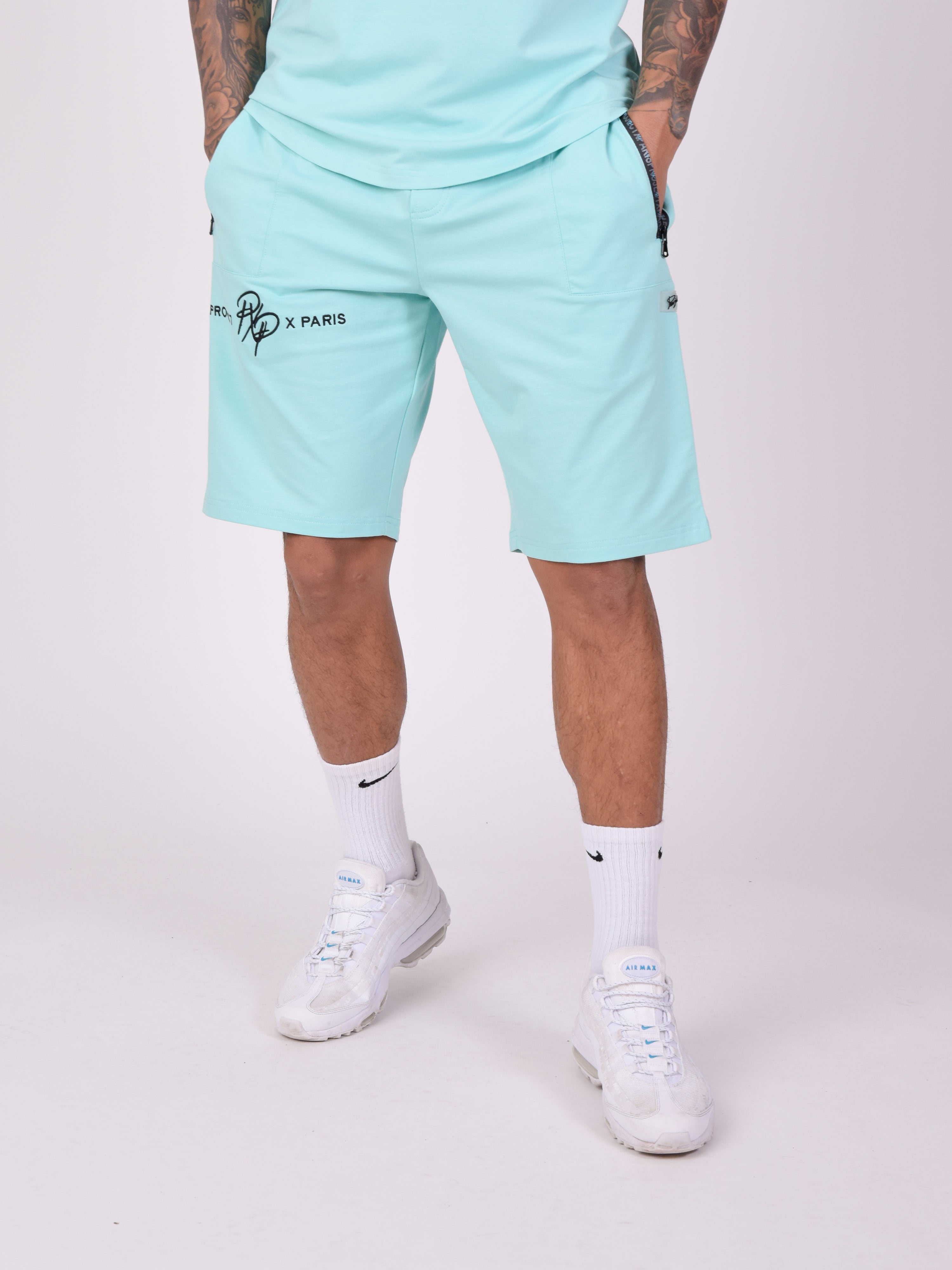 Short uni avec bande logo