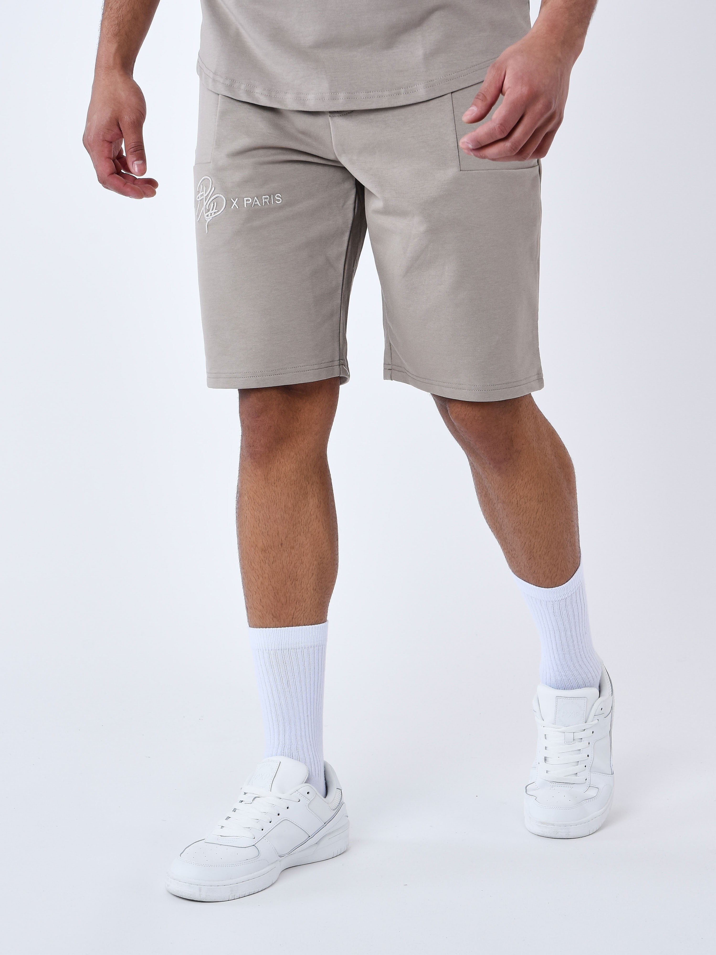 Short uni avec bande logo