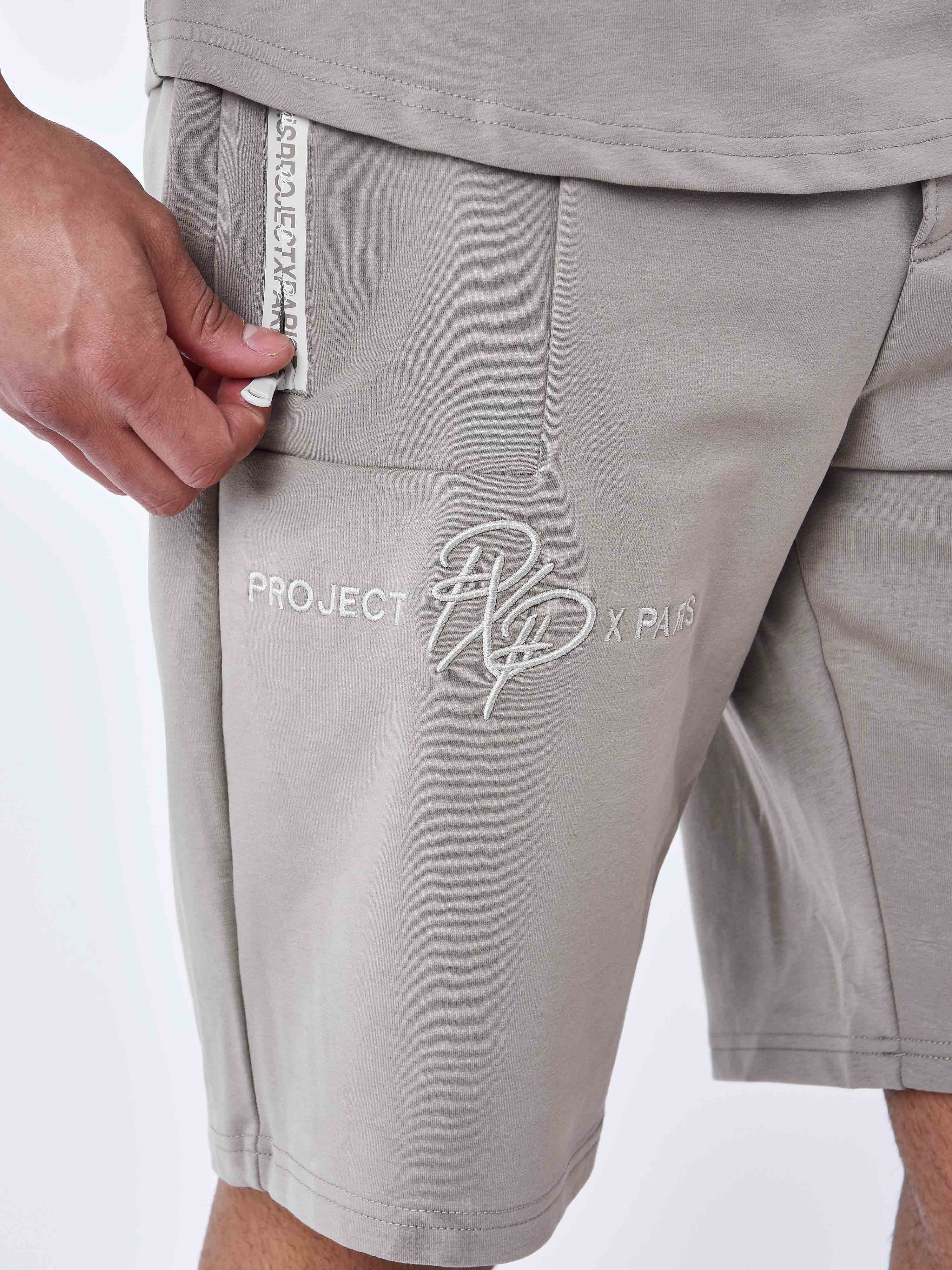 Short uni avec bande logo