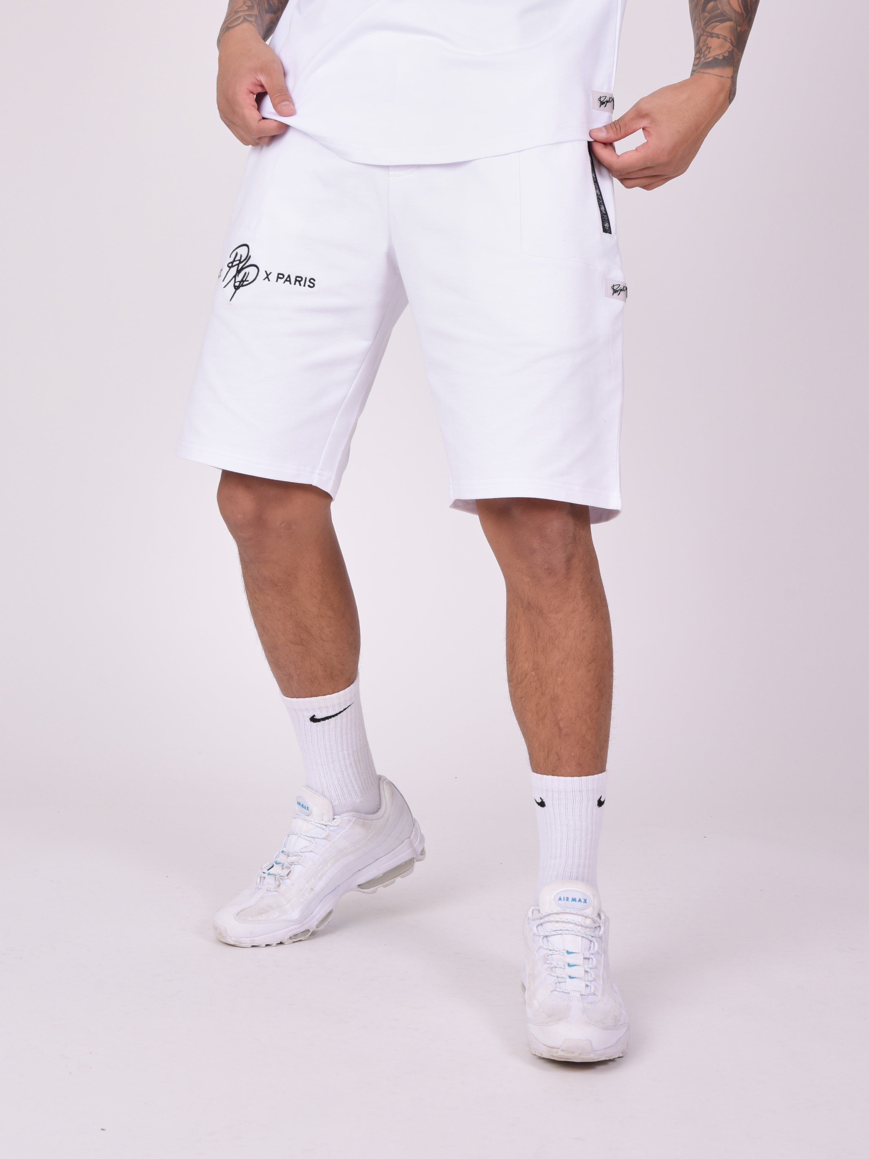 Short uni avec bande logo