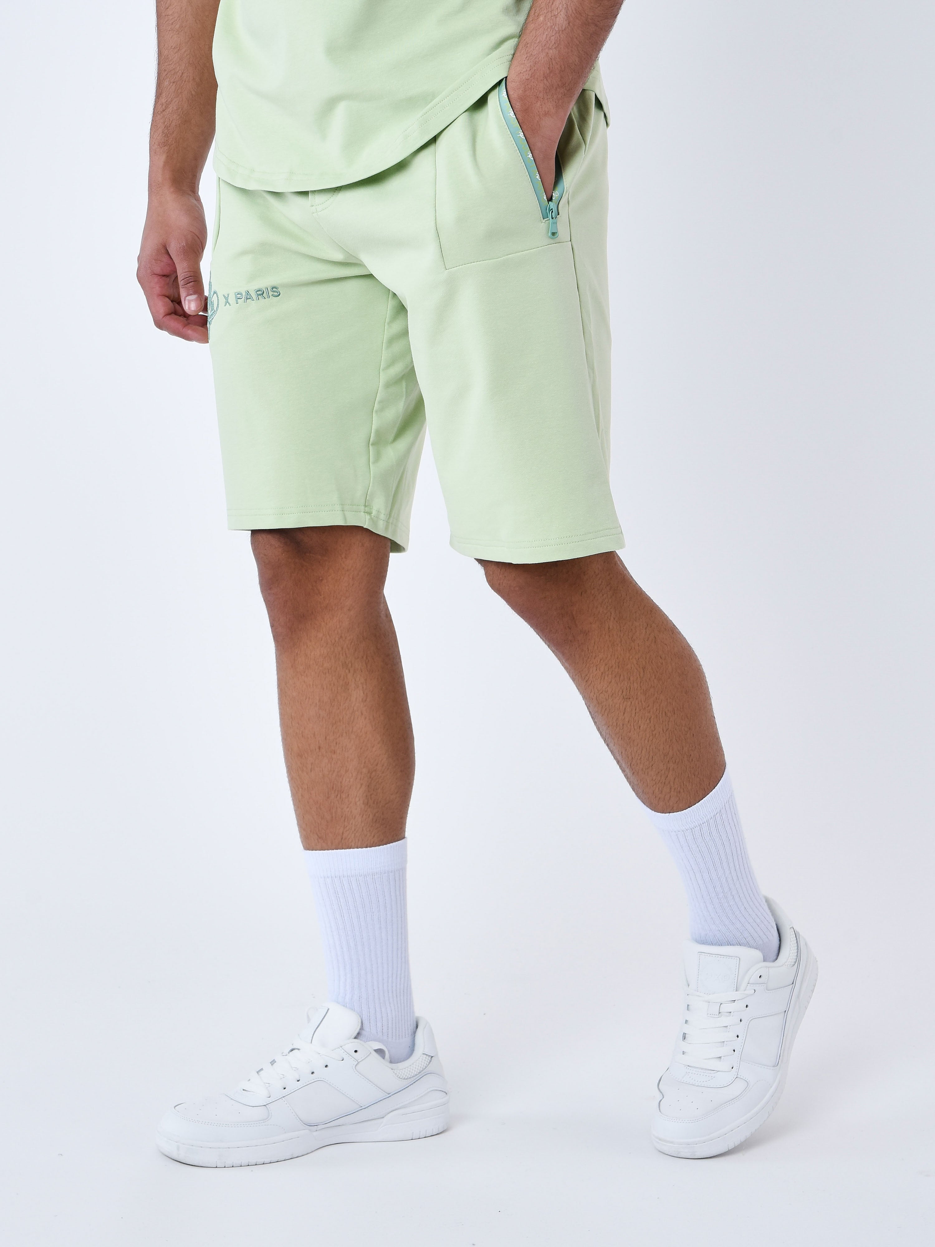 Short uni avec bande logo