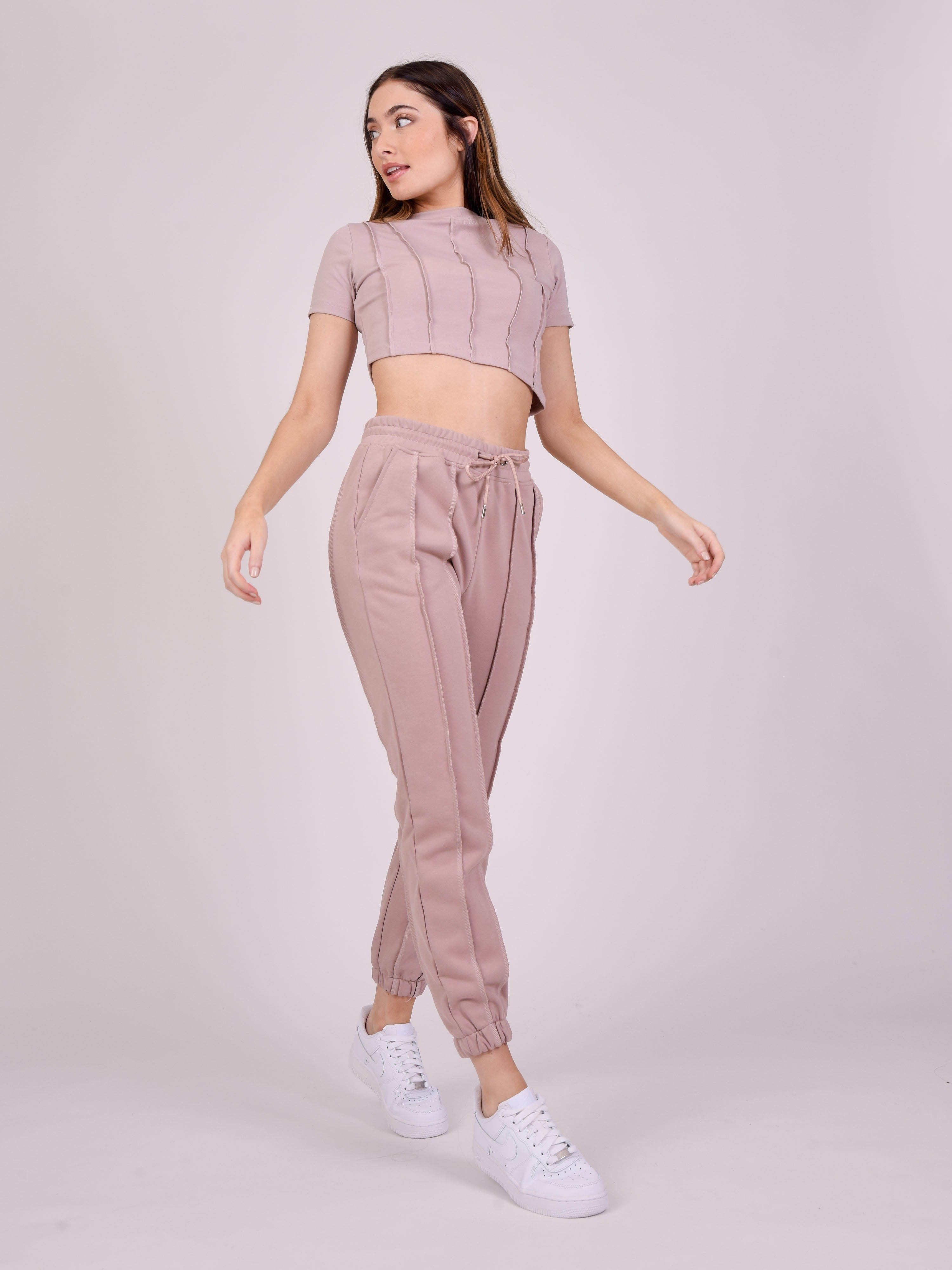 Bas de jogging avec bords surfilés