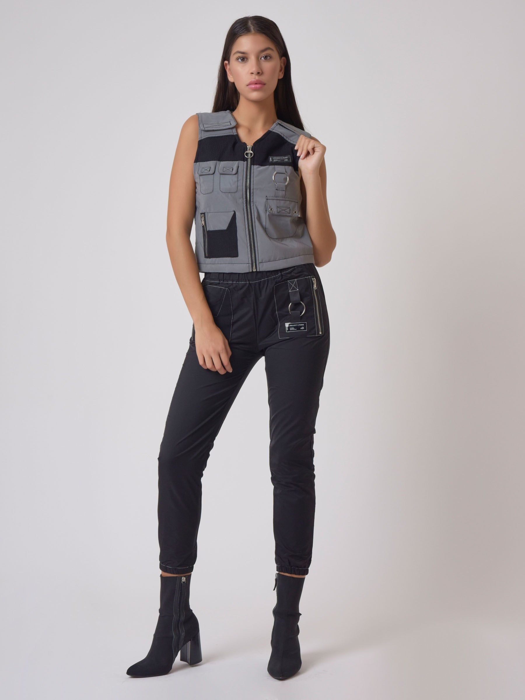 Gilet sans manches utility coutures contrastées empiècement mesh