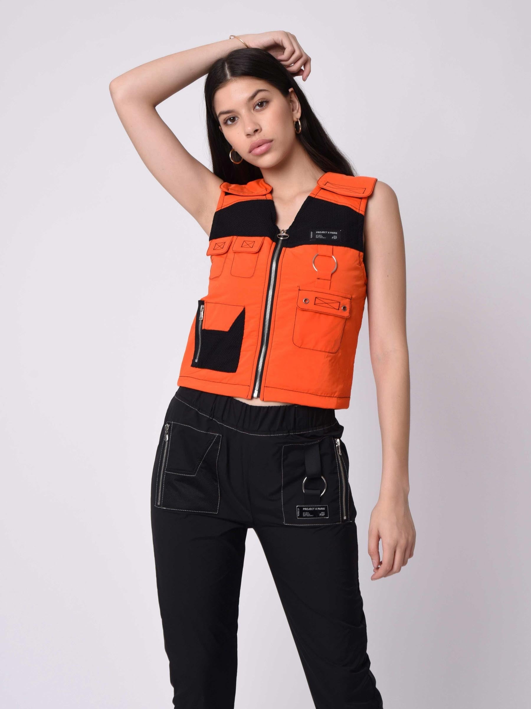 Gilet sans manches utility coutures contrastées empiècement mesh