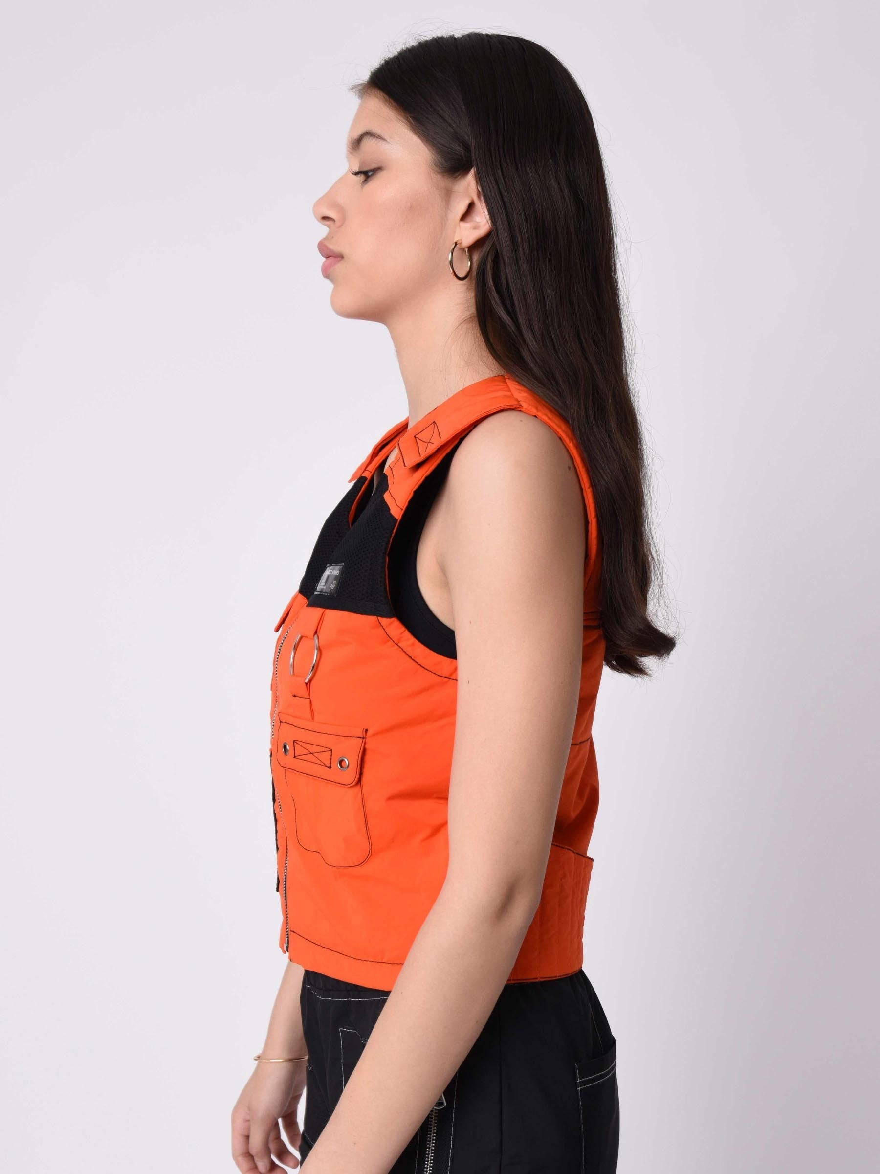 Gilet sans manches utility coutures contrastées empiècement mesh