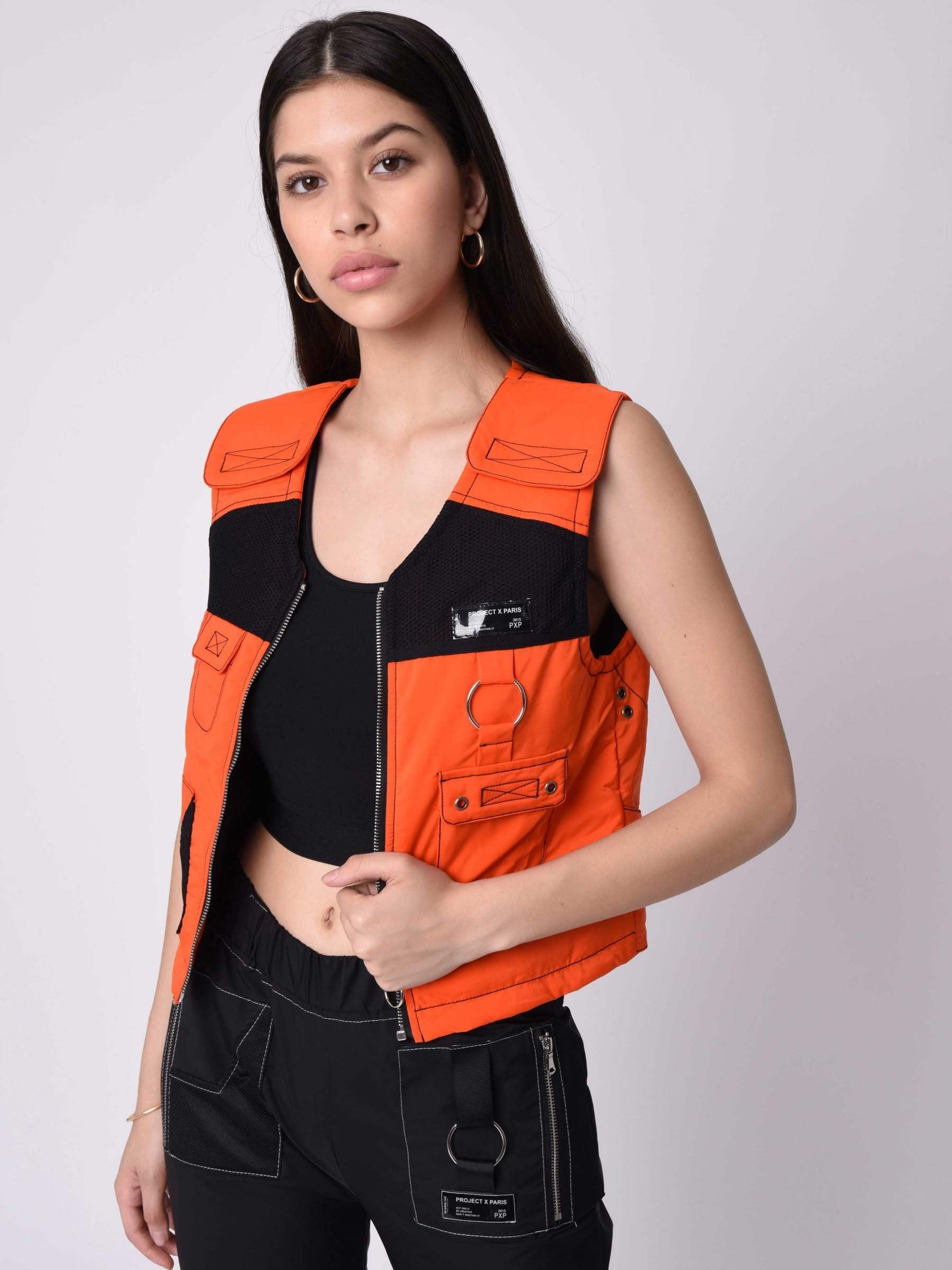 Gilet sans manches utility coutures contrastées empiècement mesh