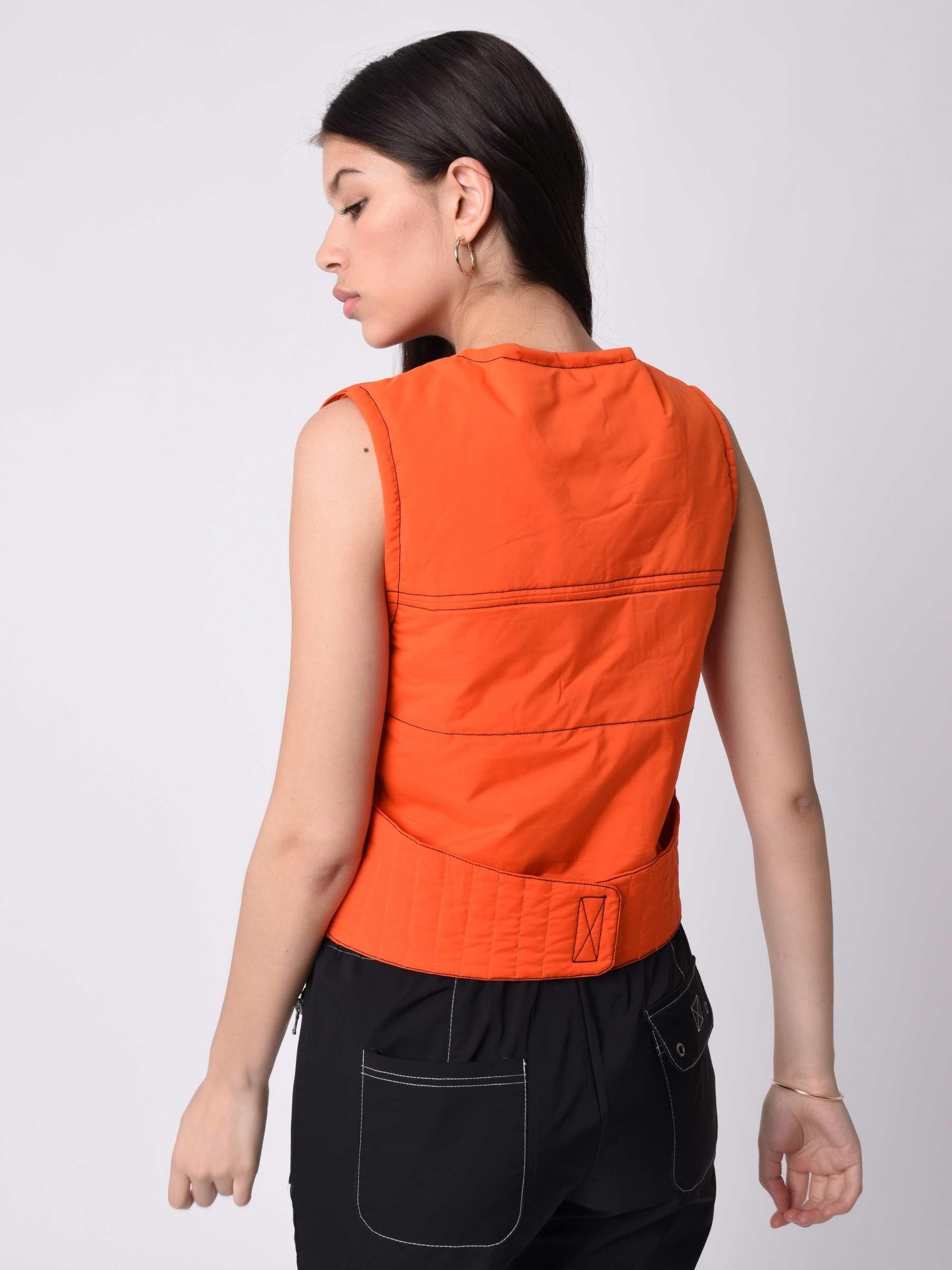 Gilet sans manches utility coutures contrastées empiècement mesh