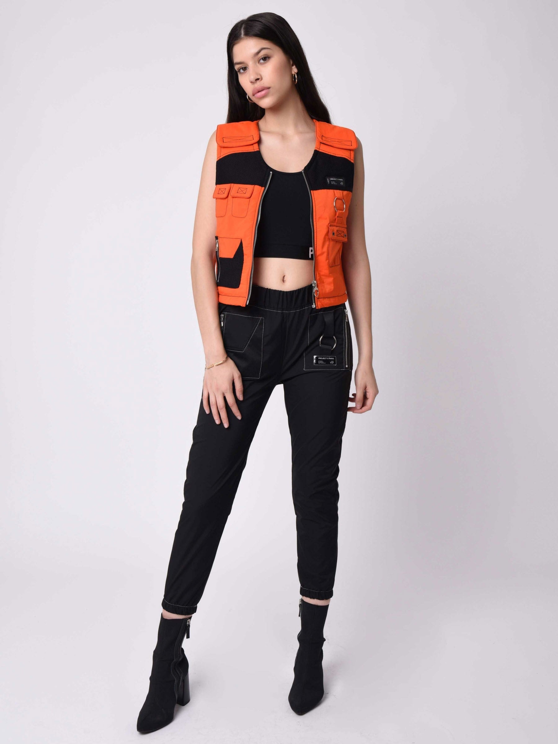 Gilet sans manches utility coutures contrastées empiècement mesh