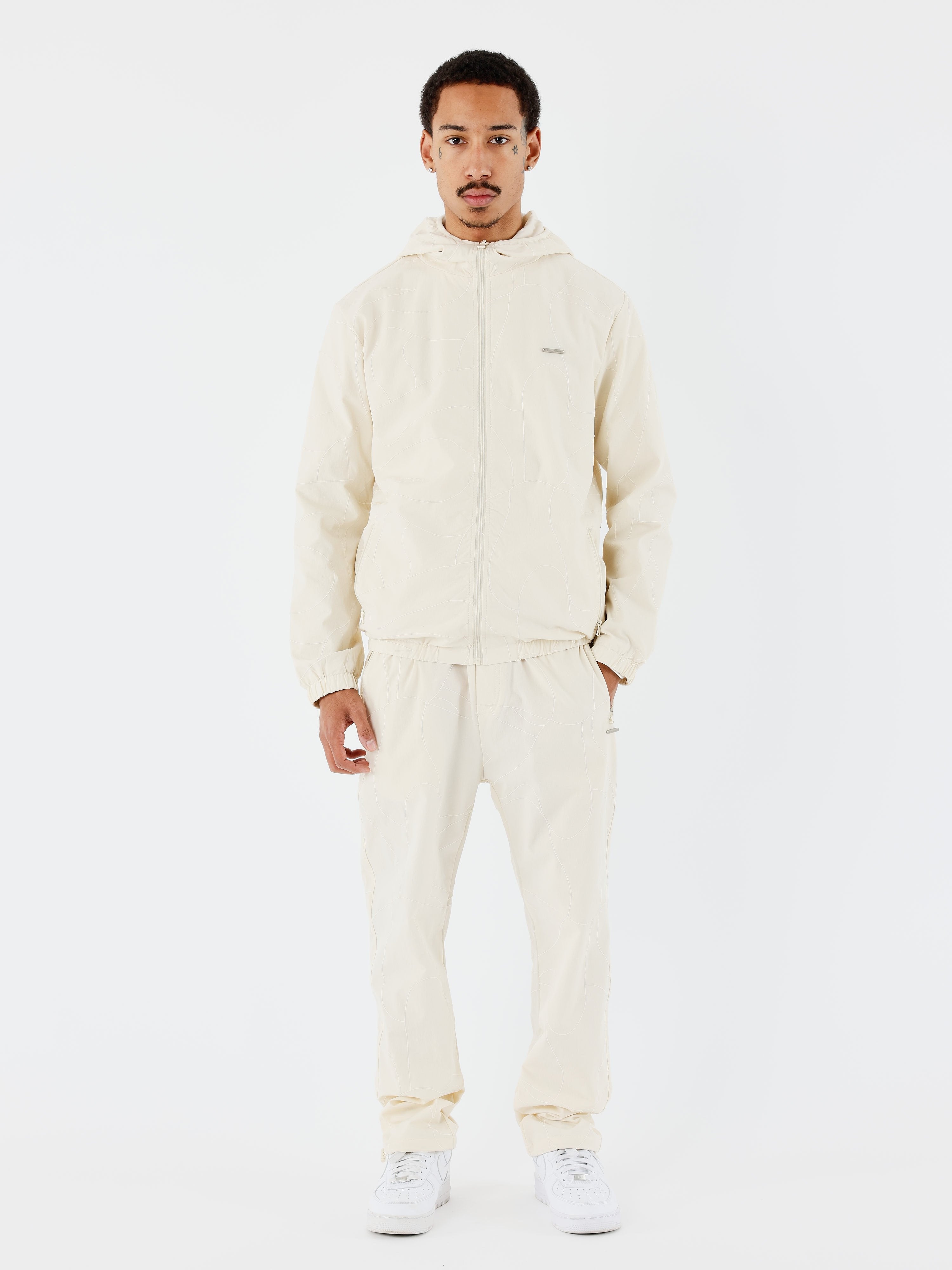 Pantalon a détails brodé